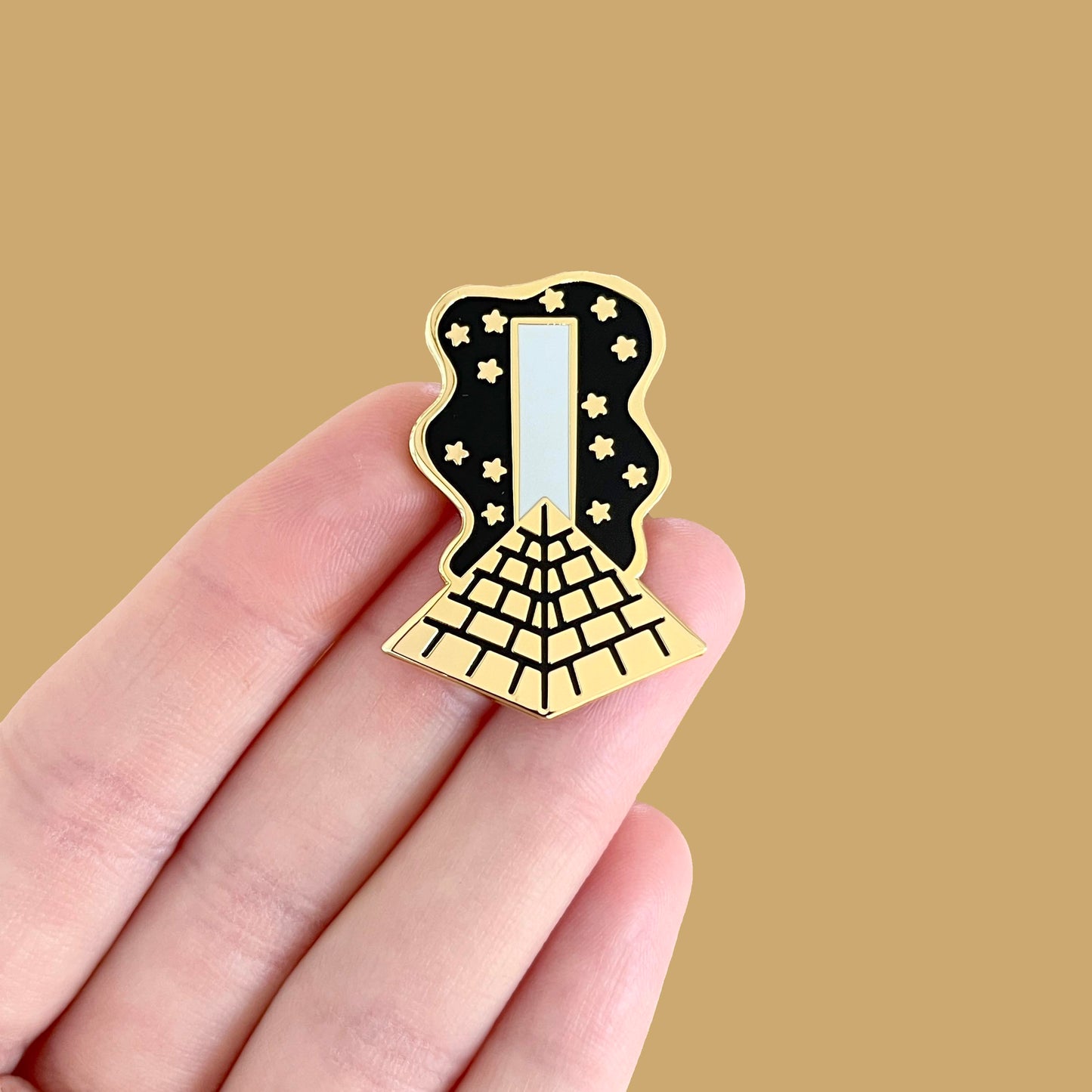 Luxor Pin