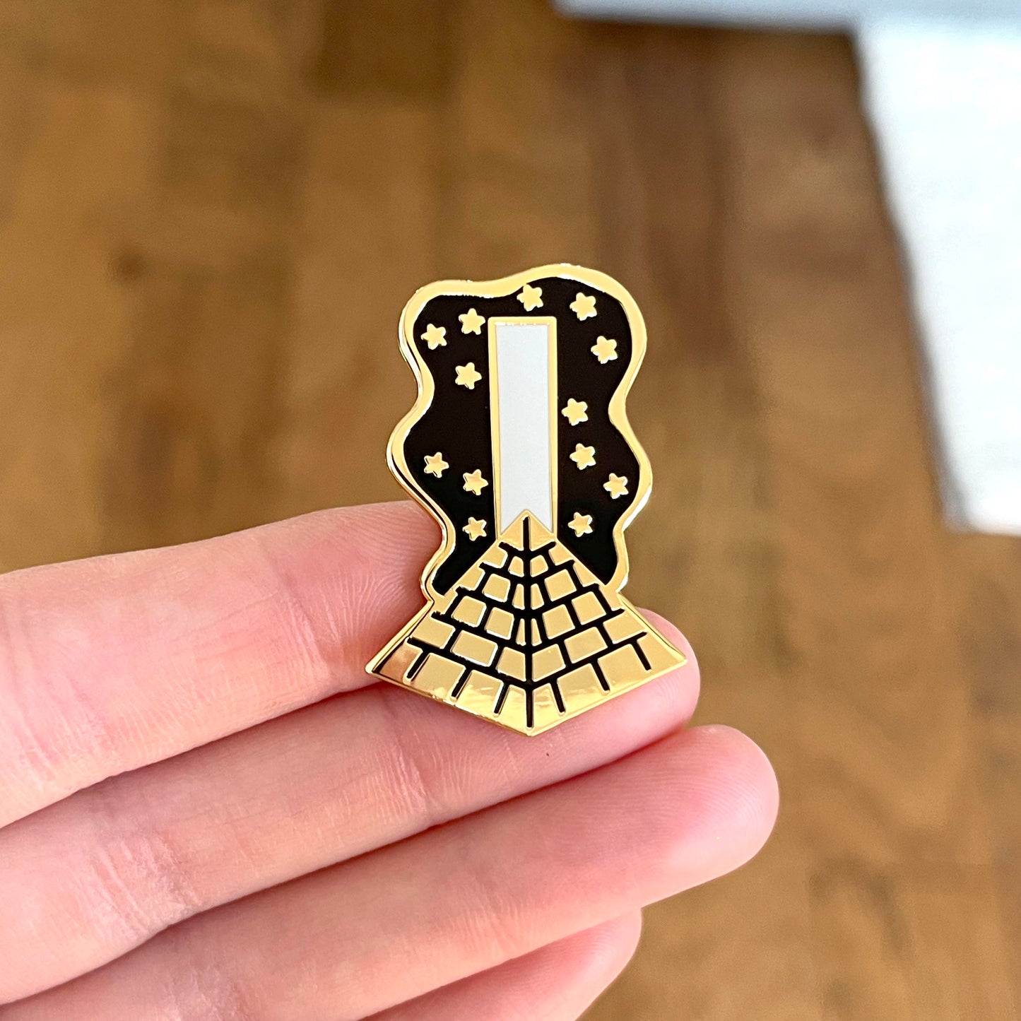 Luxor Pin