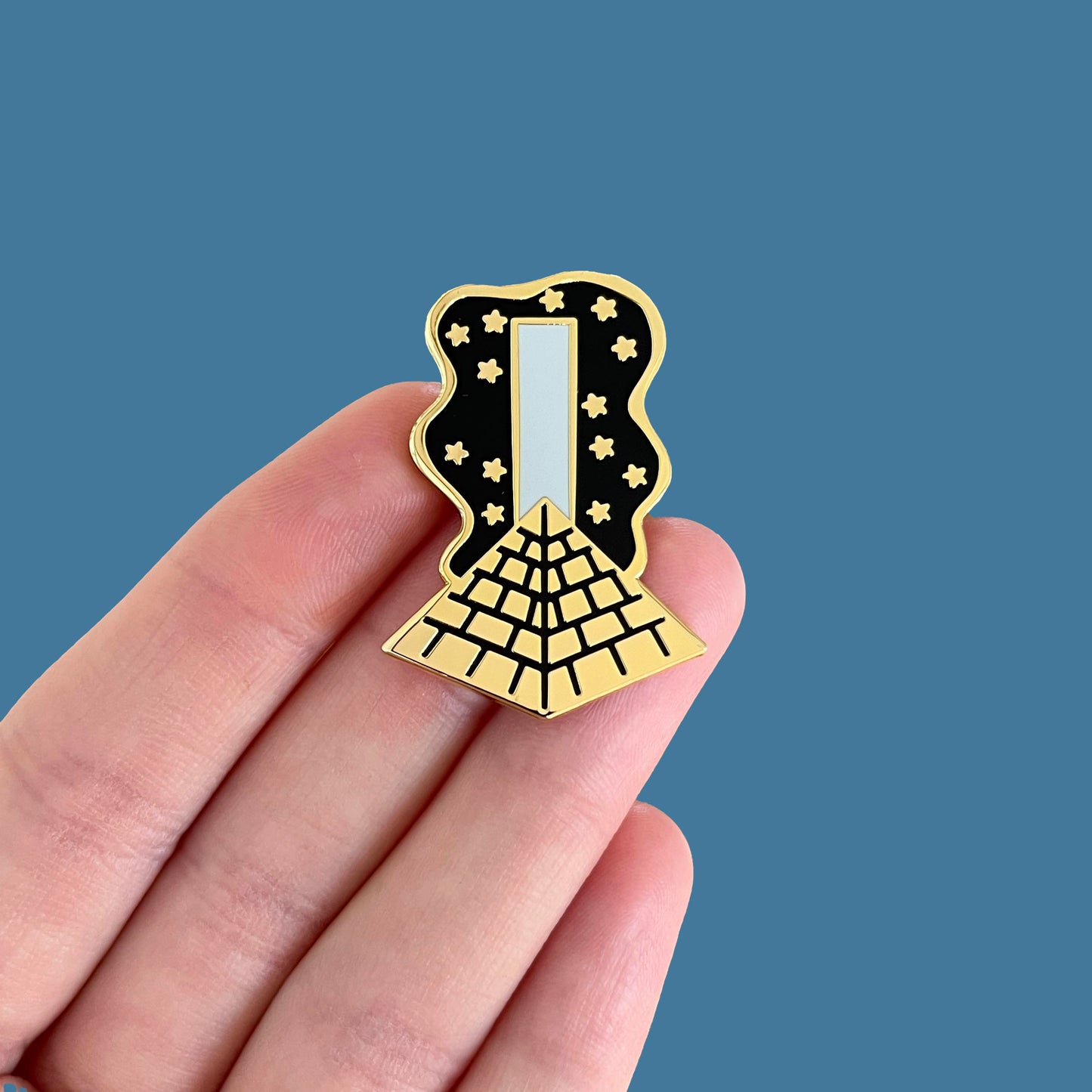 Luxor Pin