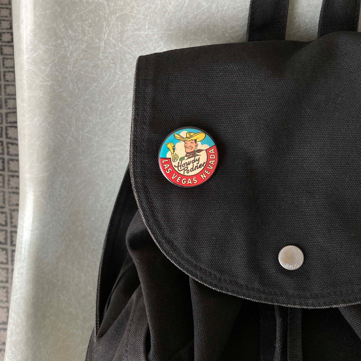 Vegas Vic Button